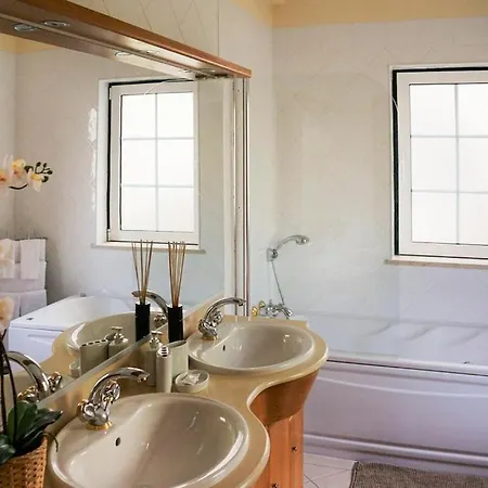 Villa Vale Do Garrao Sleeps 8 With Pool Air Con And Wifi *