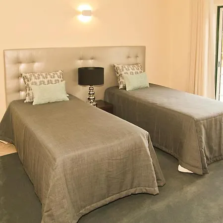 Вилла Vale Do Garrao Sleeps 8 With Pool Air Con And Wifi