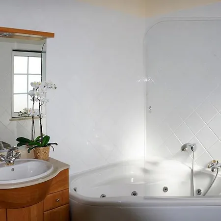 Vale Do Garrao Sleeps 8 With Pool Air Con And Wifi Вилла